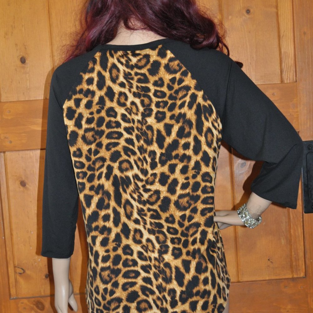 Women's Casual ragland style top Leopard print body and black sleeves. Plus size - Picture 4 of 4